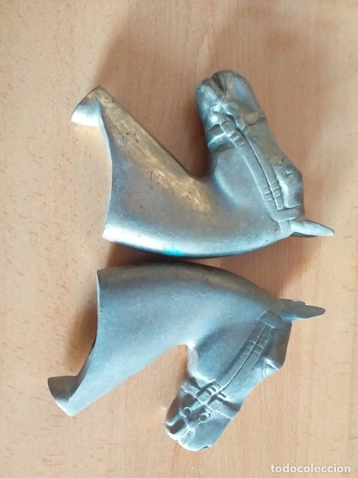 Arte: Pareja de caballos en bronce. - Foto 2