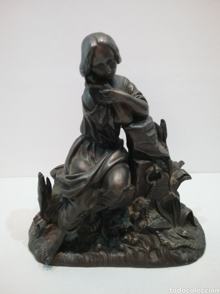 Arte: Escultura en bronce de dama sentada. - Foto 1