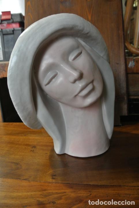 Arte: Busto, rostro de mujer. Cer&aacute;mica tipo gres - Foto 1