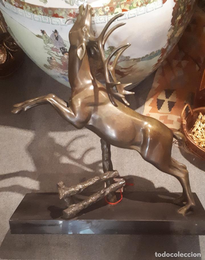 Arte: Bronce de ciervo. - Foto 1