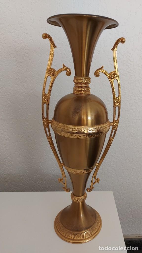 Arte: Anfora de lat&oacute;n y bronce - Foto 1