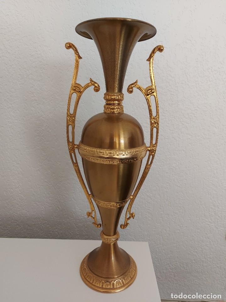 Arte: Anfora de lat&oacute;n y bronce - Foto 2