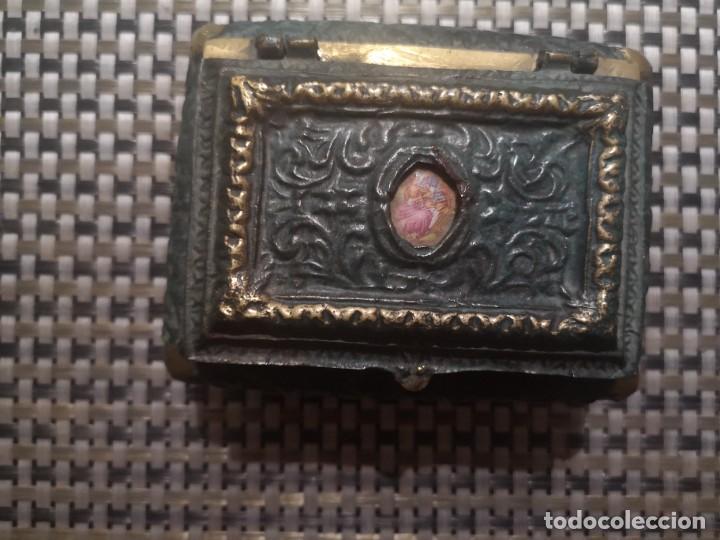 Arte: Joyero de bronce antiguo - Foto 1
