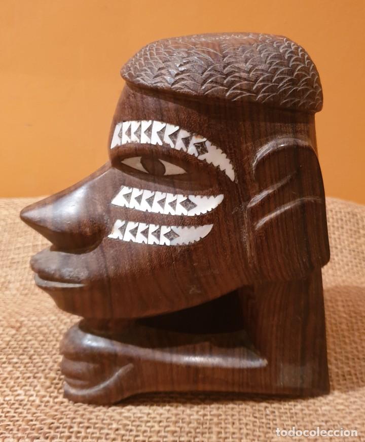 Arte: Talla de madera con incrustaciones de n&aacute;car . - Foto 1