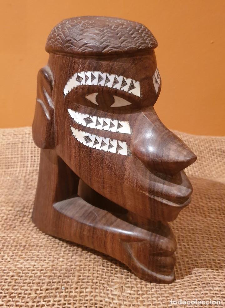 Arte: Talla de madera con incrustaciones de n&aacute;car . - Foto 2