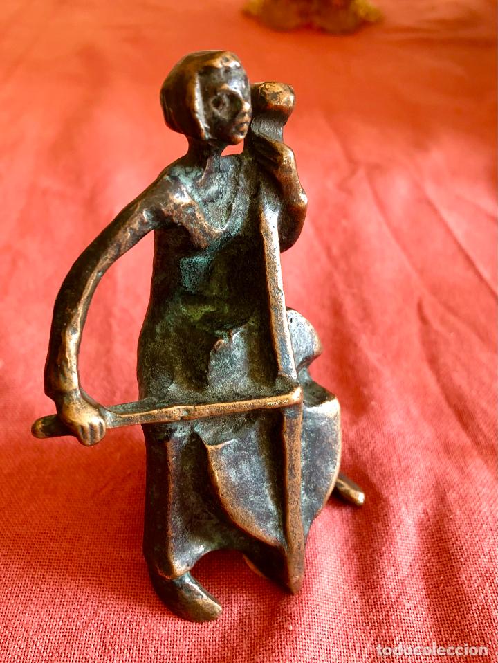 Arte: BRONCE. FIGURA DE JOVEN TOCANDO EL VIOLONCELO - Foto 2