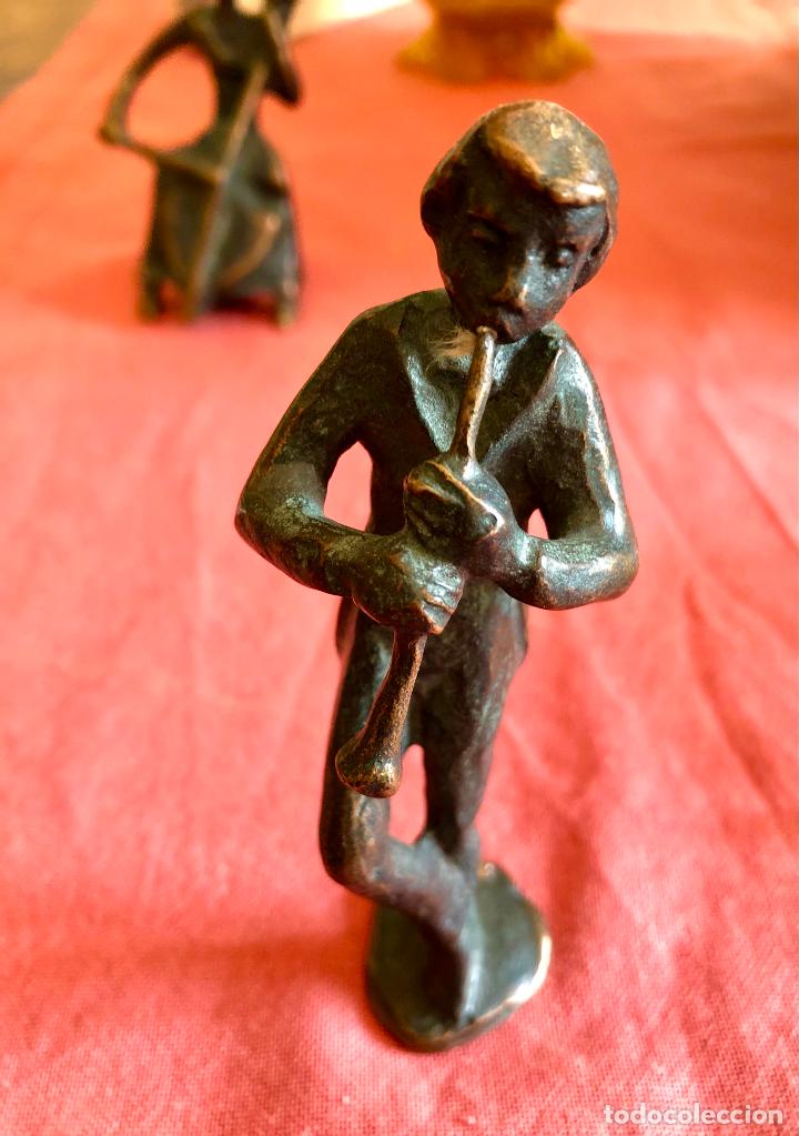 Arte: BRONCE. FIGURA DE JOVEN TOCANDO EL CLARINETE - Foto 1