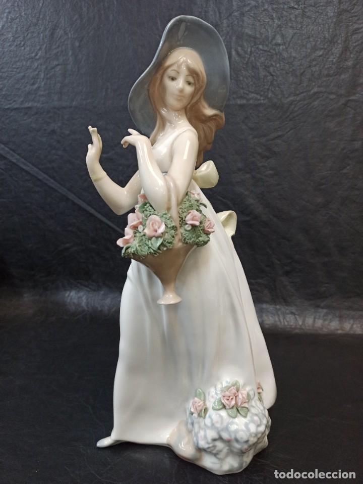 Arte: Joven con cesta de rosas. Rex. V2 - Foto 1