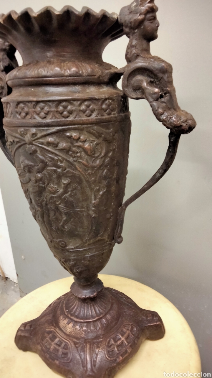 Arte: ANTIGUO JARRON EN BRONCE CON RELIEVES - Foto 2
