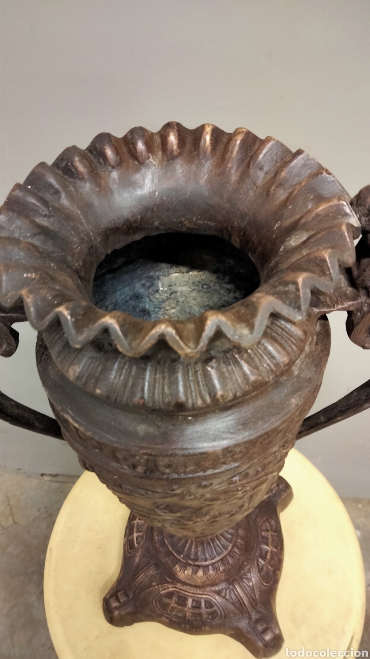 Arte: ANTIGUO JARRON EN BRONCE CON RELIEVES - Foto 3