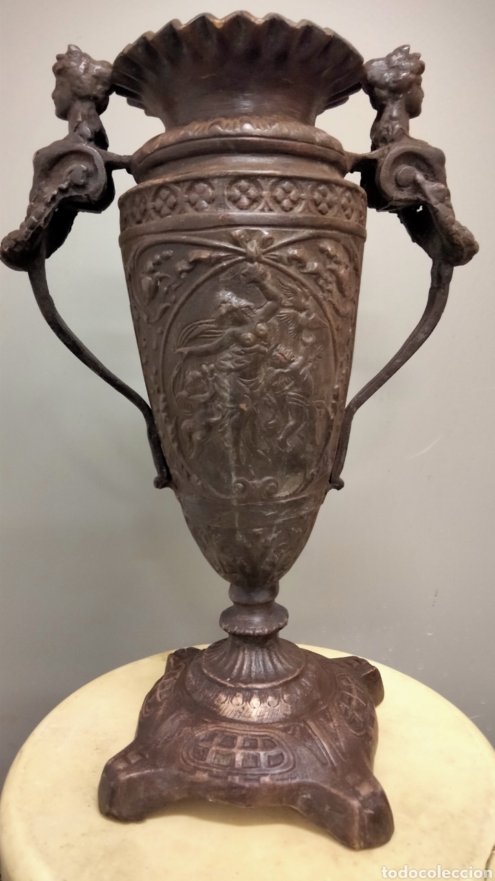 Arte: ANTIGUO JARRON EN BRONCE CON RELIEVES - Foto 1