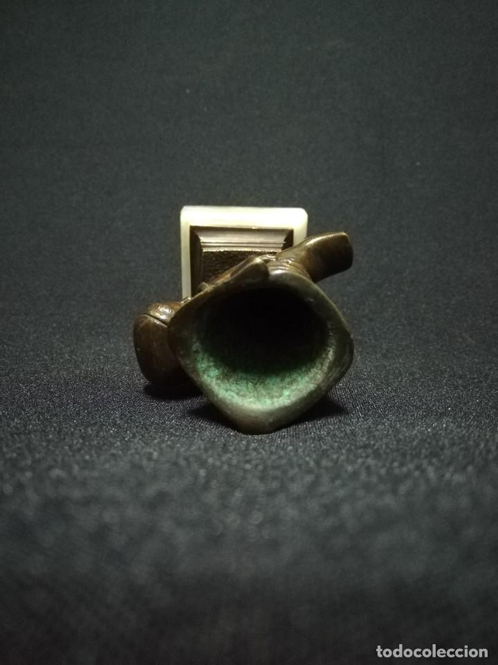 Arte: CANDELERO DE BRONCE SOBRE BASE DE ONIS C. 1900 - Foto 3