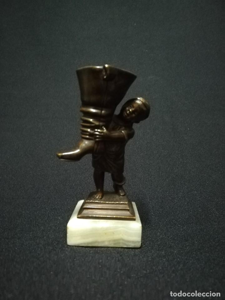Arte: CANDELERO DE BRONCE SOBRE BASE DE ONIS C. 1900 - Foto 4