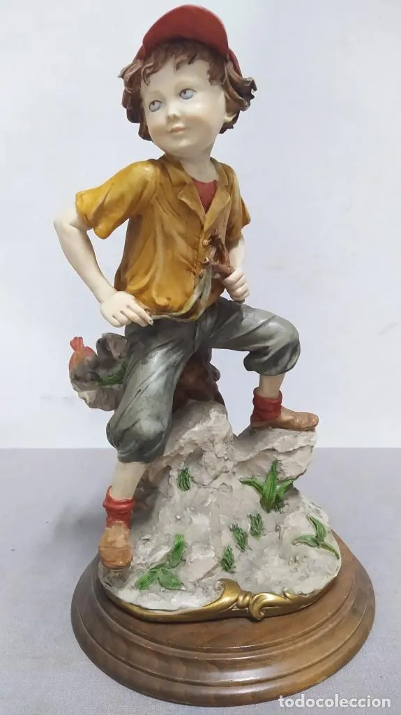 Giuseppe Armani/ Capodimonte. Escultura niño con tirachinas. Firmada y sellada