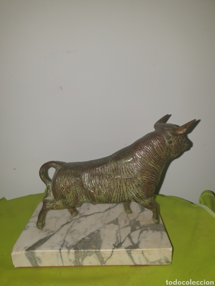 Arte: Antiguo toro de bronce. con base de marmol - Foto 3