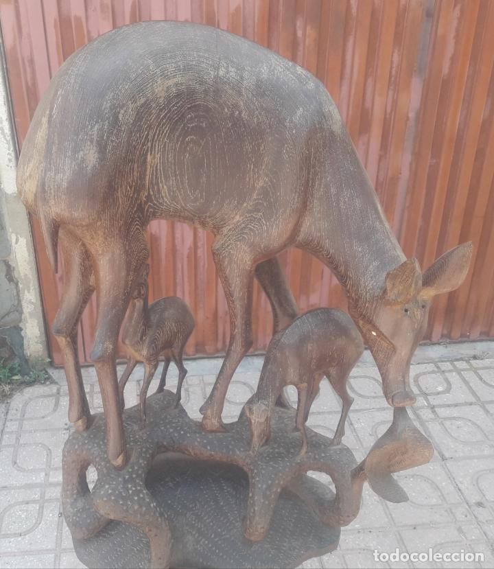 Arte: TALLA MADERA CIERVA CON DOS CERVATILLOS 75 CM X 49CM - Foto 2