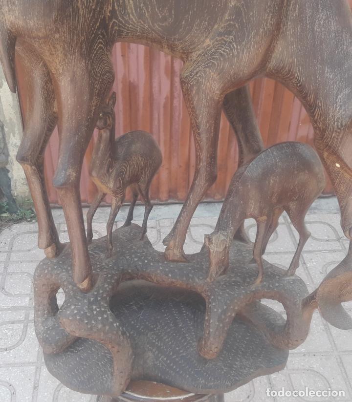 Arte: TALLA MADERA CIERVA CON DOS CERVATILLOS 75 CM X 49CM - Foto 3