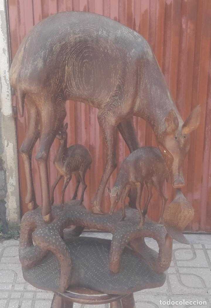 Arte: TALLA MADERA CIERVA CON DOS CERVATILLOS 75 CM X 49CM - Foto 1