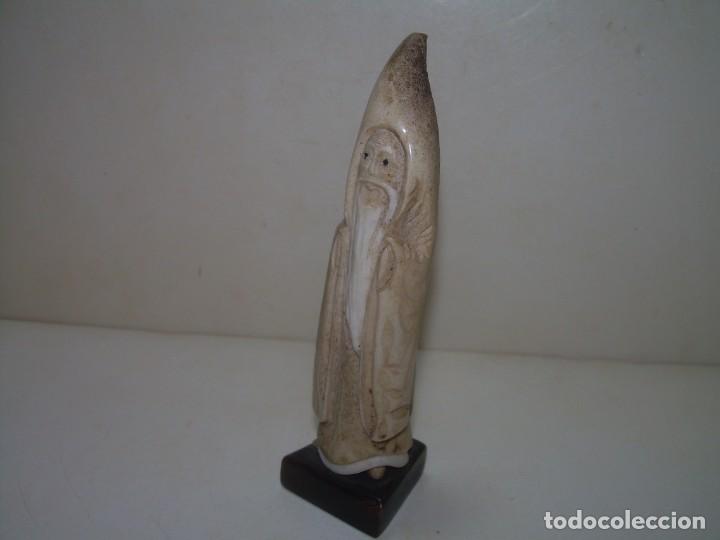 Arte: ANTIGUA TALLA COLMILLO.CON BASE DE ASTA. - Foto 2