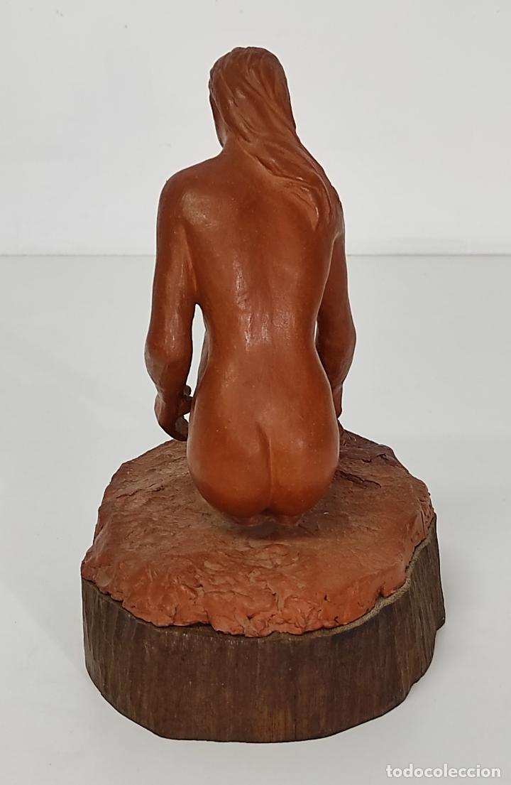 Arte: Bonita Escultura - Figura en Terracota - Peana de Madera - Foto 5 - 288068313