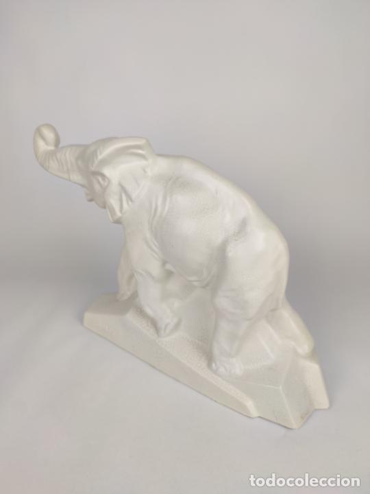 Arte: Elefante art decó en porcelana craquelada. Pieza muy ligera. Dolly de Leján. Años 30-40. - Foto 3 - 302411438