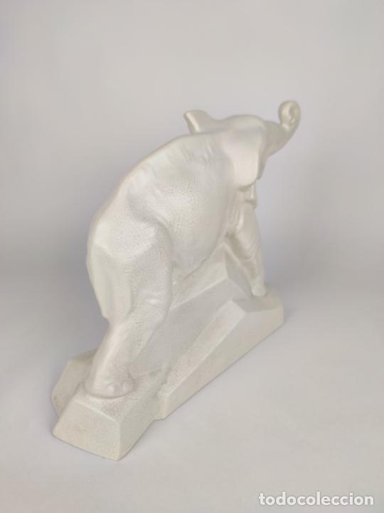 Arte: Elefante art decó en porcelana craquelada. Pieza muy ligera. Dolly de Leján. Años 30-40. - Foto 4 - 302411438