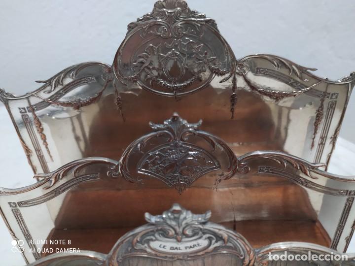 Arte: Cartero de bronce plateado - Foto 2