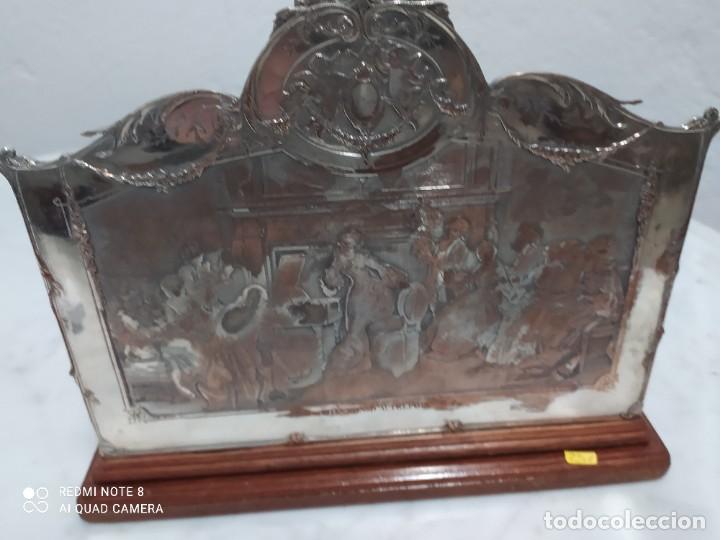Arte: Cartero de bronce plateado - Foto 5
