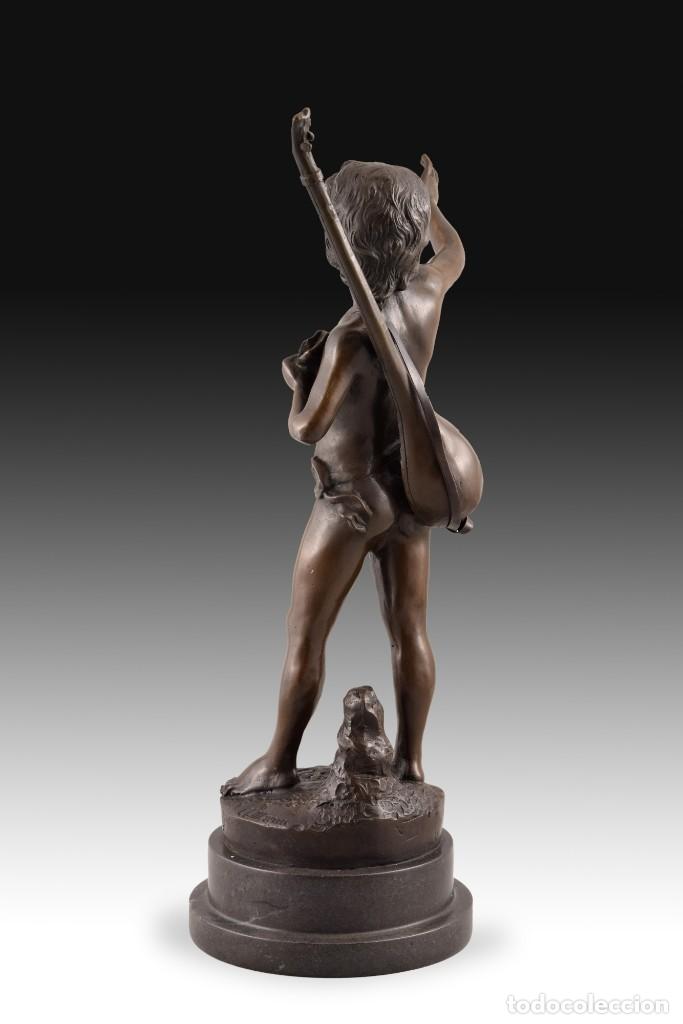 Arte: &ldquo;Ni&ntilde;o con mandolina&rdquo;. Bronce. - Foto 4