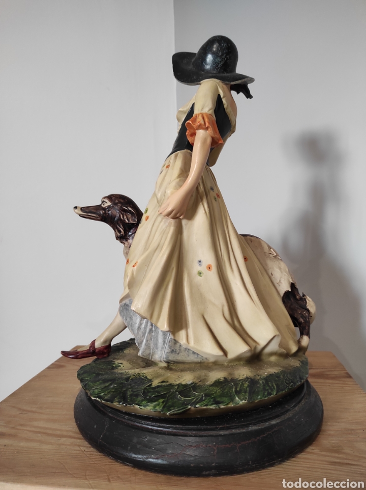 Arte: Figura mujer con perro. 30cm - Foto 3