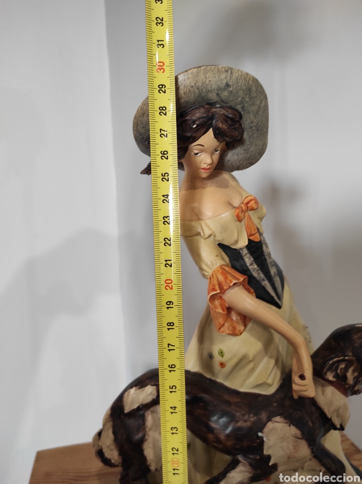 Arte: Figura mujer con perro. 30cm - Foto 6