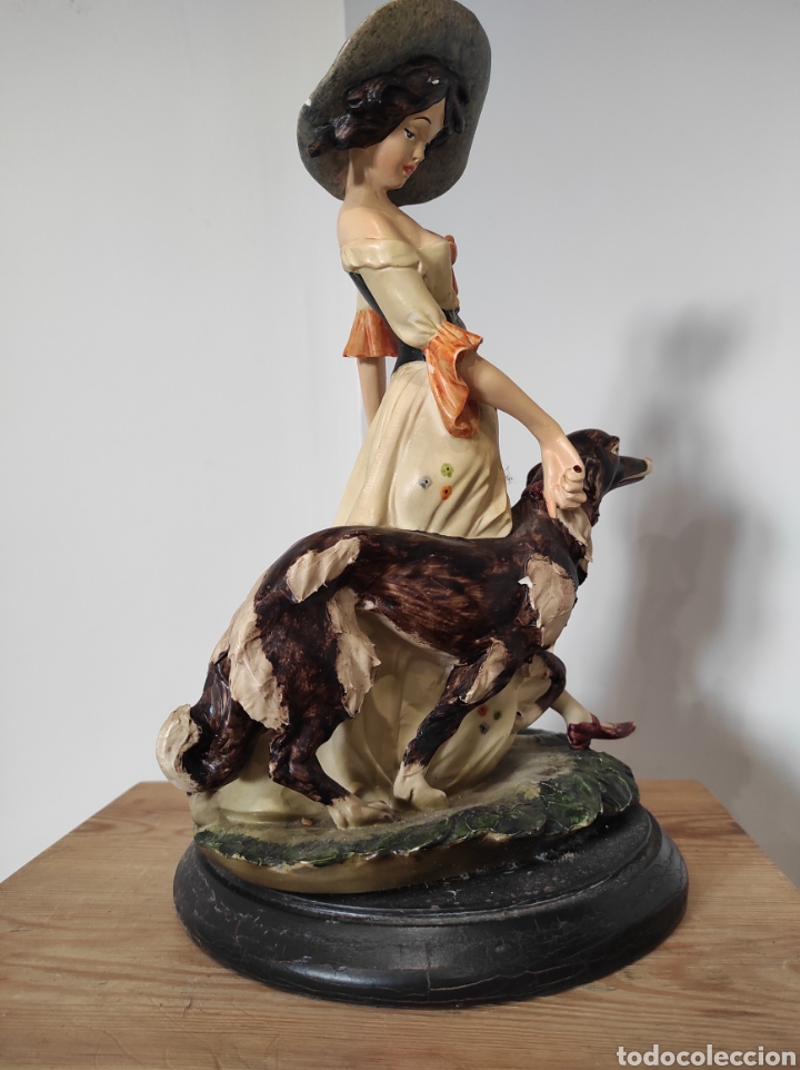 Arte: Figura mujer con perro. 30cm - Foto 7