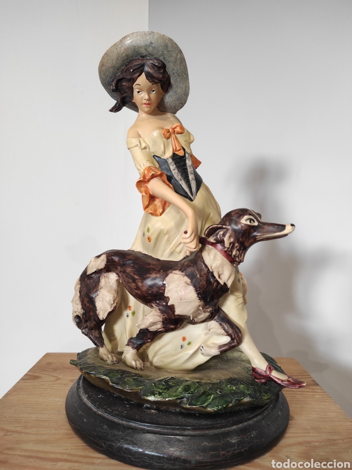Arte: Figura mujer con perro. 30cm - Foto 1