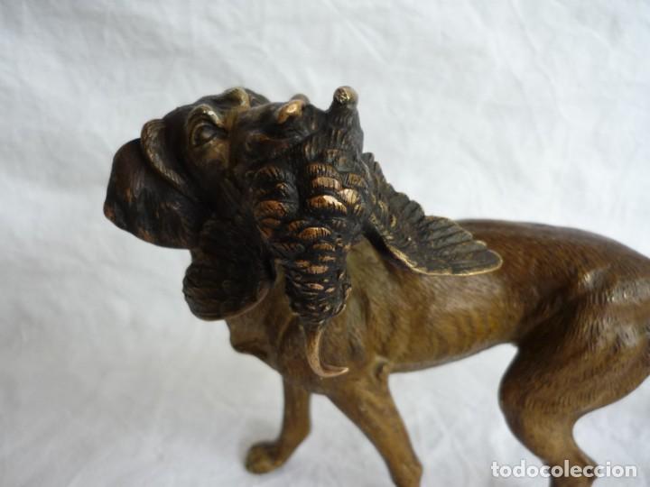 Arte: Magn&iacute;fica figura de bronce, perro con becada en la boca - Foto 4
