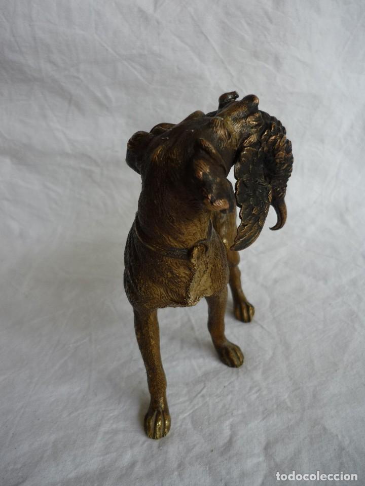 Arte: Magn&iacute;fica figura de bronce, perro con becada en la boca - Foto 7
