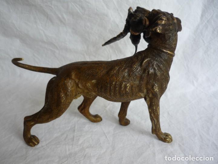 Arte: Magn&iacute;fica figura de bronce, perro con becada en la boca - Foto 9