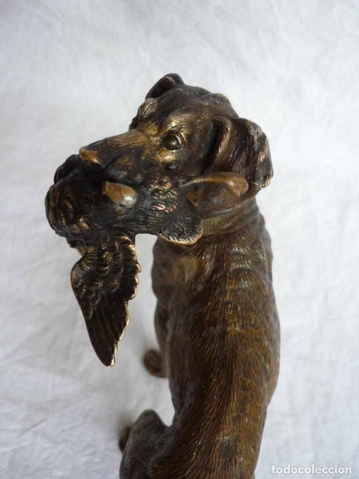 Arte: Magn&iacute;fica figura de bronce, perro con becada en la boca - Foto 14