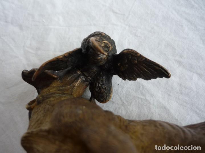 Arte: Magn&iacute;fica figura de bronce, perro con becada en la boca - Foto 15