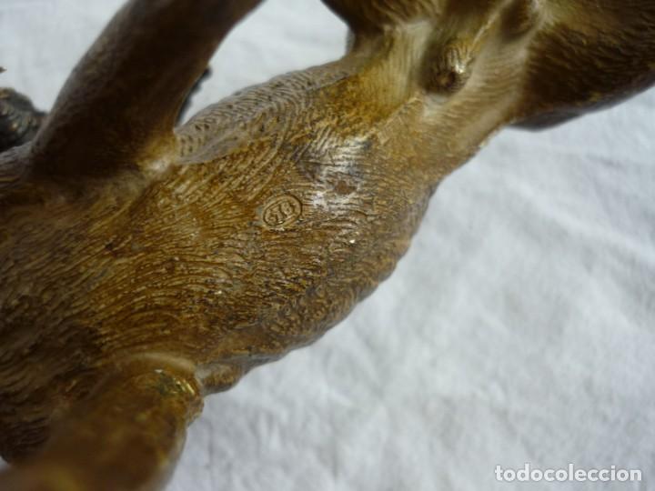 Arte: Magn&iacute;fica figura de bronce, perro con becada en la boca - Foto 19