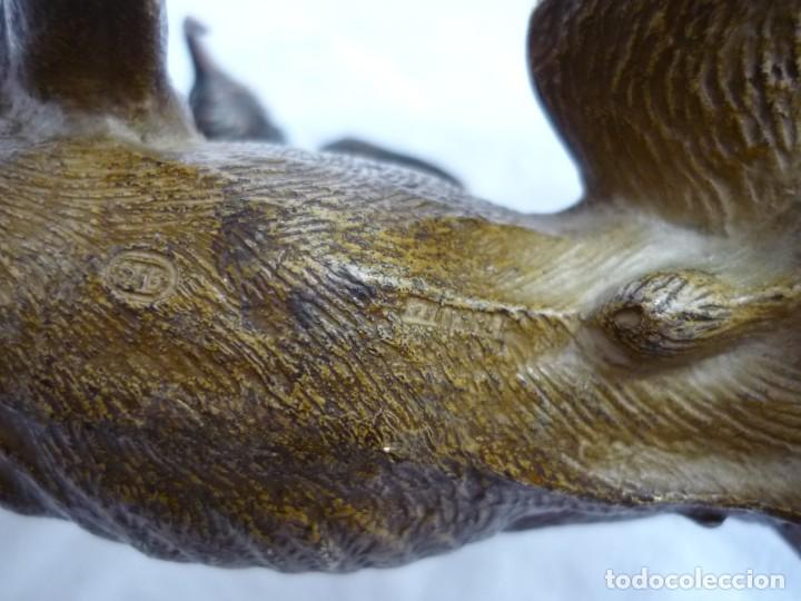 Arte: Magn&iacute;fica figura de bronce, perro con becada en la boca - Foto 20