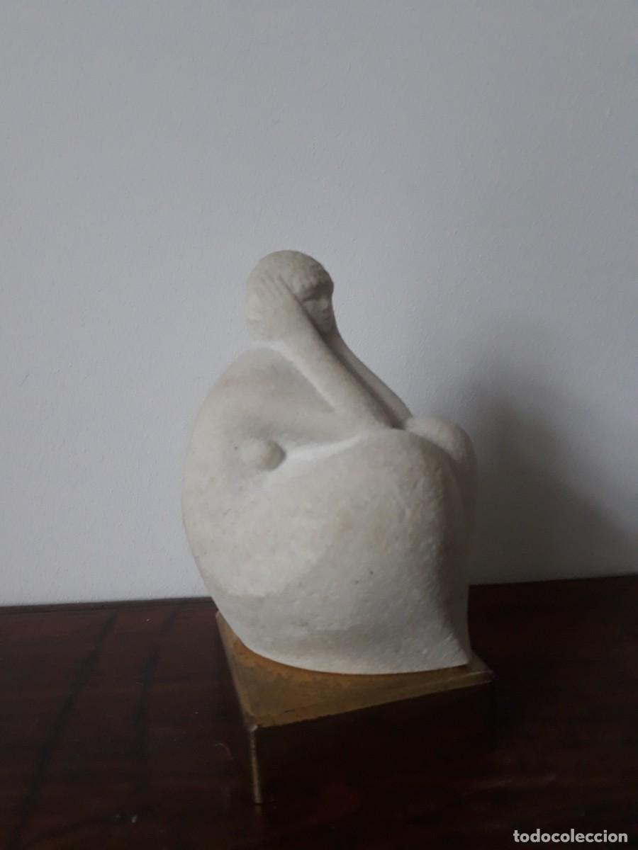 Arte: Escultura de mujer - Foto 1