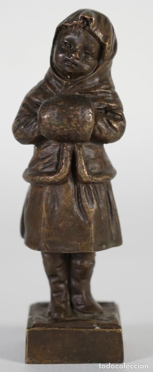 Arte: Ni&ntilde;a en bronce - Foto 1