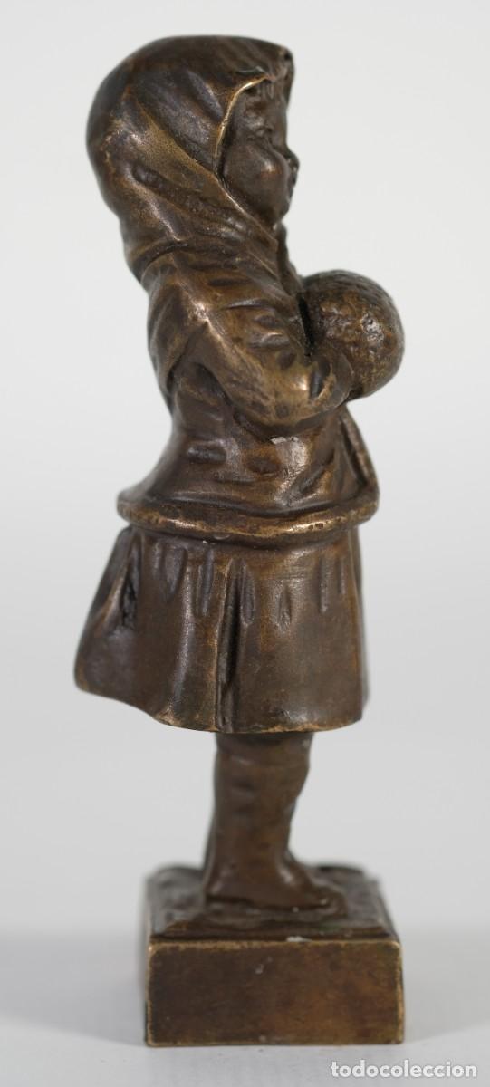 Arte: Ni&ntilde;a en bronce - Foto 2