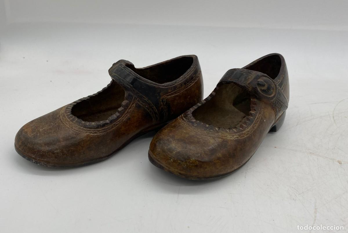 Arte: SIMPATICA PAREJA DE ZAPATITOS DE BRONCE - Foto 1