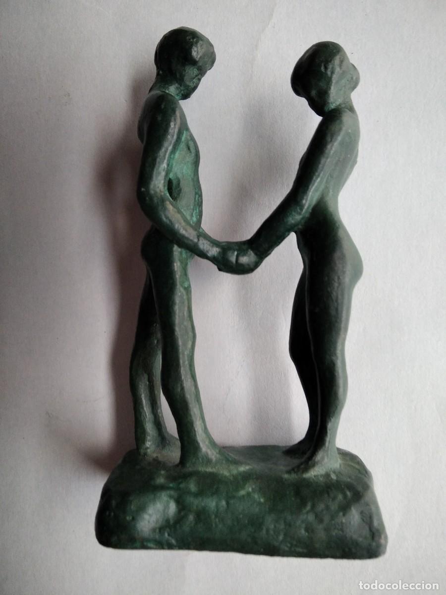 figuras de bronce,jovenes desnudos sobre peana. - Compra venta en  todocoleccion