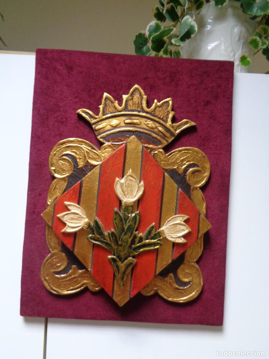 Arte: escudo de Lleida en madera - Foto 1