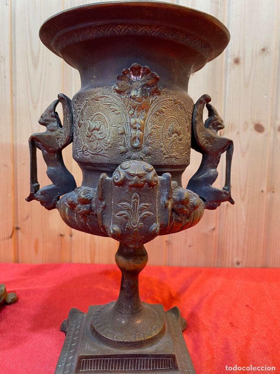 Arte: PAREJA DE JARRONES EN BRONCE- - Foto 5