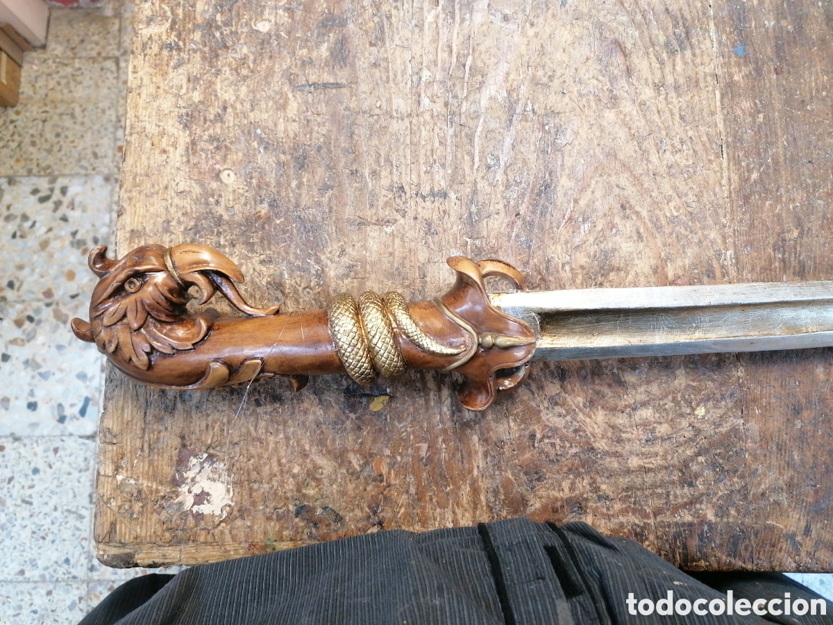 Arte: Espada tallada de madera de lenga - Foto 1