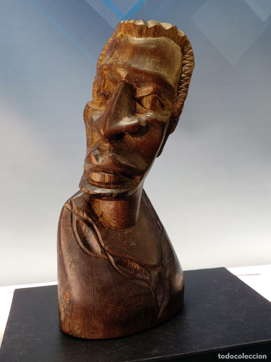 Arte: Busto tallado en madera maciza. - Foto 1