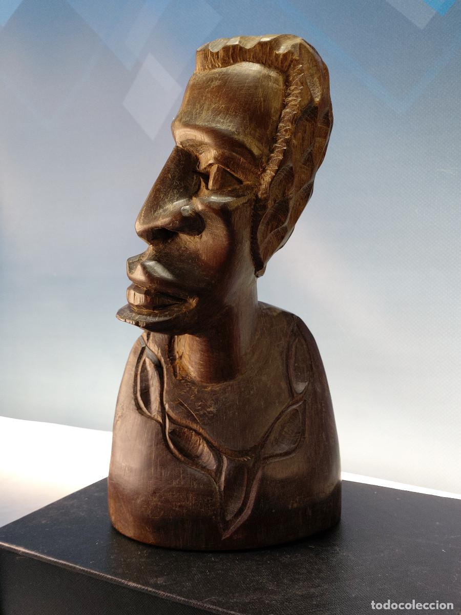 Arte: Busto tallado en madera maciza. - Foto 2